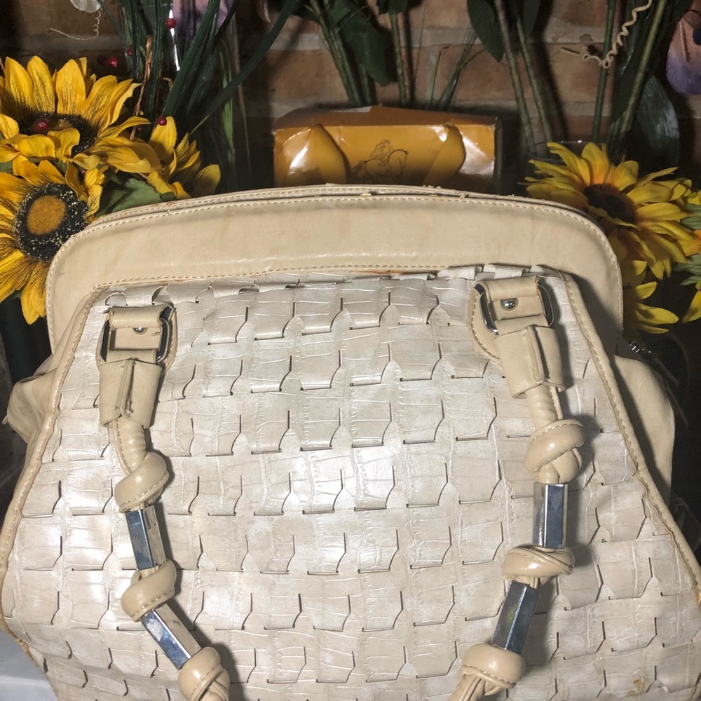 Galian Shoulder Bag - Picture 6 of 8